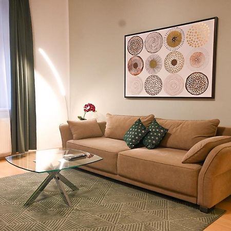 Elegant Suite Altes Akh Wina Bagian luar foto